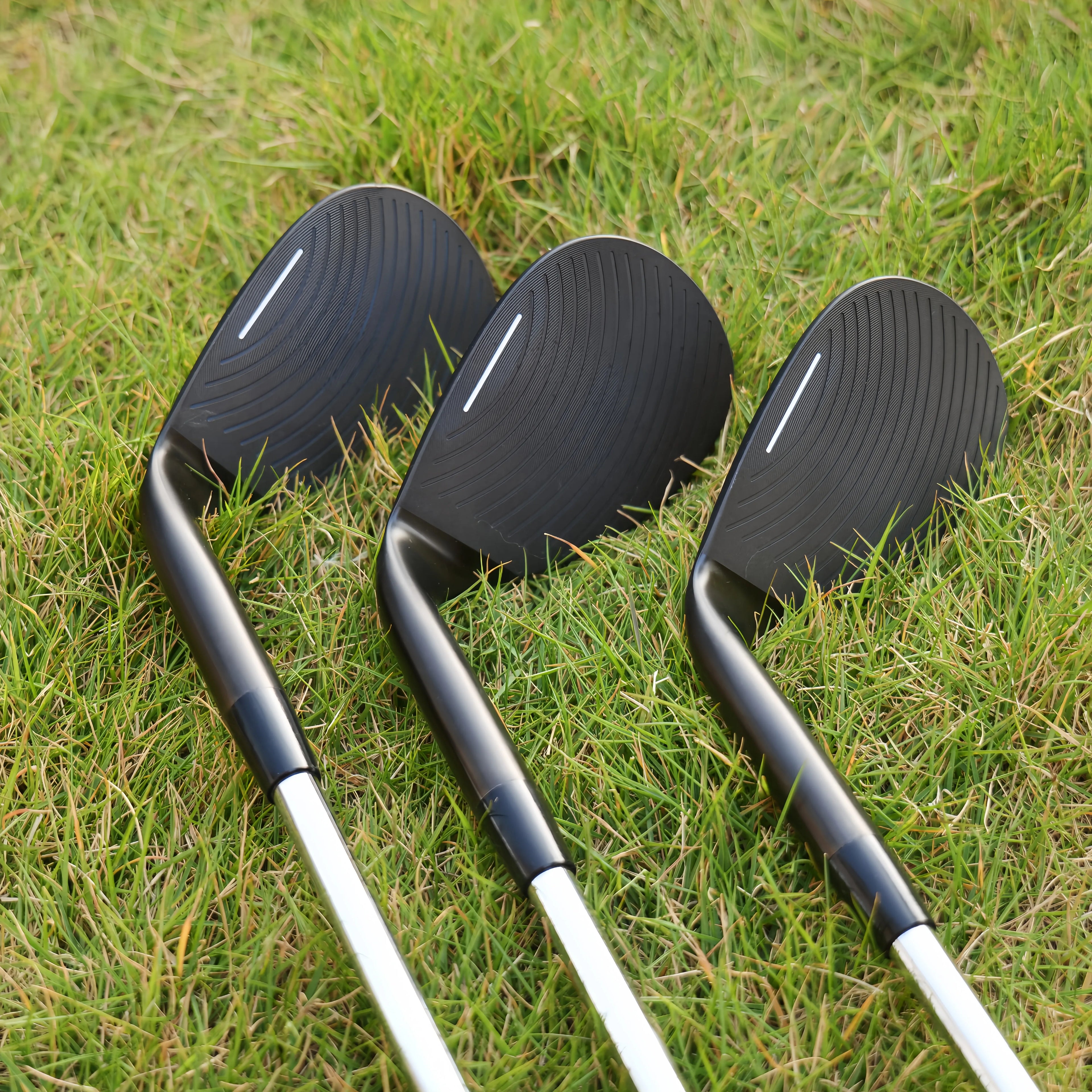 Golf Club COMO! COME! Blade-Style High-Loft Wedge   Available in 68°/70°/72° Loft Angles   Exceptional Spin and Stopping Power/